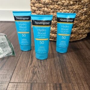 Neutrogena Hydro Boost
Sunscreen SPF 50 Body & Face 3oz set of 3 tubes. New